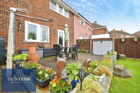 REAR GARDEN 06.jpg