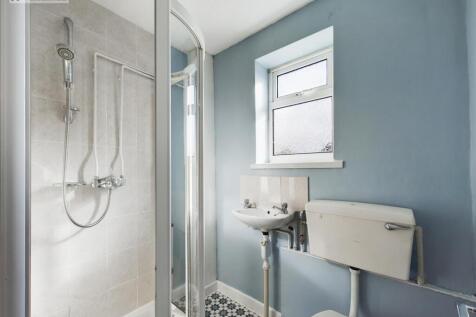 Downstairs Shower.jpg