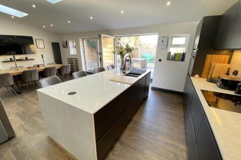 Lounge / dining / kitchen