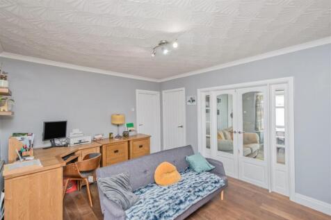 Dining Room / Sitting Room: