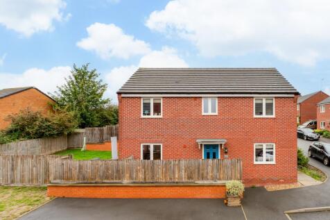 13 Ambler Close, Burton Latimer-2.jpg