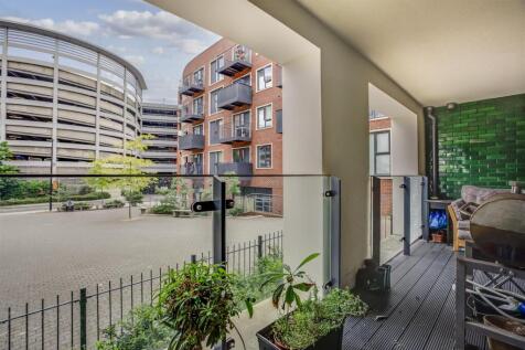 1 The Pavilion, Lilys Walk, HP11 2FX-7.jpg