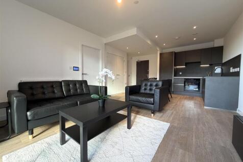 Living room pic 13.jpeg