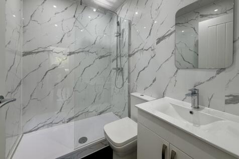 Shower room.