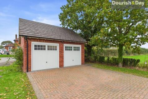 Double Garage & Driveway