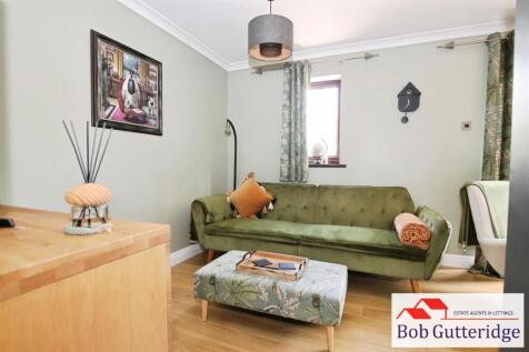 FAMILY ROOM / DINING ROOM