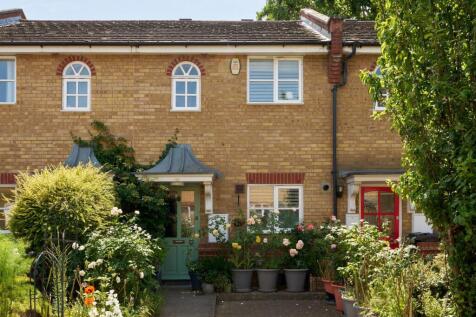 Jackson Close E9