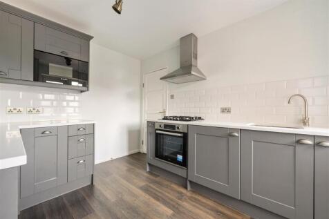 Bradwell Close, E18