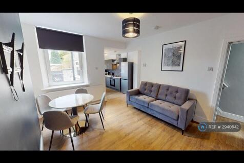 🏡 Premium 5-Bedroom House Share – Liverpool Road, Eccles, M30Looking for a modern, stylish, and well-located home? This fully furnished house share offers spacious rooms, excellent transport... ** Pro