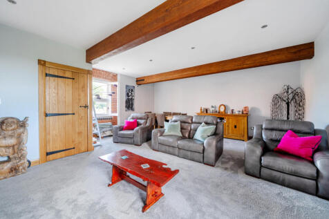 1348133-4-68bffc5...