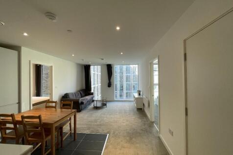 **Available from 21st Sep**Modern two-bedroom, two-bathroom apartment in Burlington Square, one of Manchester's most popular developments. Prime location near universities, ideal for students.