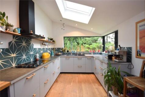 AVAILABLE TO LET EARLY AUGUST - A beautifully presented four-bedroom detached family home located in the highly sought-after Holt Park area of North Leeds. Offering spacious and modern accommodation t