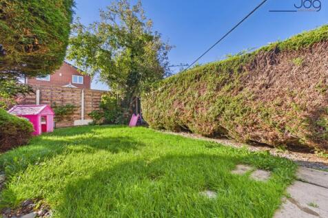 South -Facing Garden with Lawn & Mature Planting