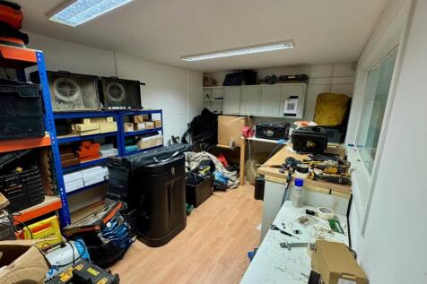 22 Hawthorn Centre 39.jpg