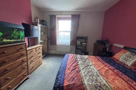Bedroom One.jpg