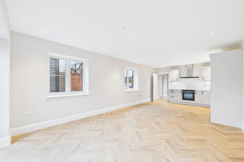 CAM01354G0-PR0620-STILL003