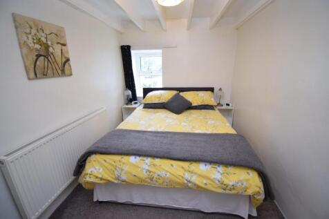 Cottage - Bedroom 1.JPG