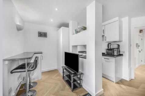 2 bed, 2 bath Flat in london - Photo 6