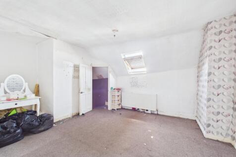 CAM01605G0-PR1354-STILL011