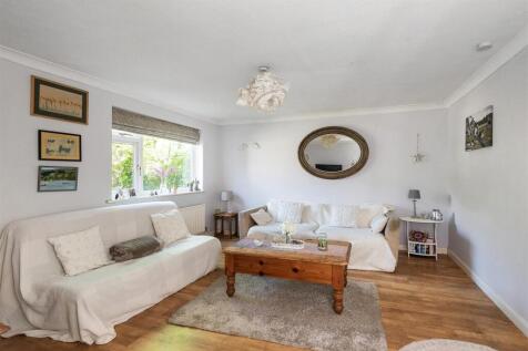 111 Deakin Leas, TN11 2JT 003.jpg