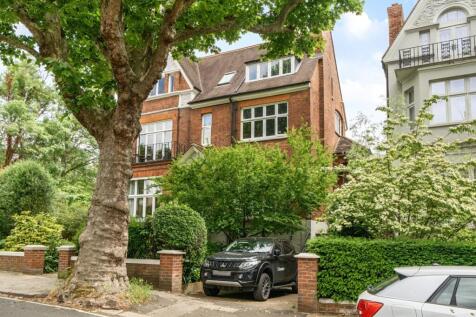 An attractive four bedroom penthouse apartment split over two stories offering 1640 sq ft of accommodation. This stunning property located in Hampstead Village offers wooden flooring, separate living