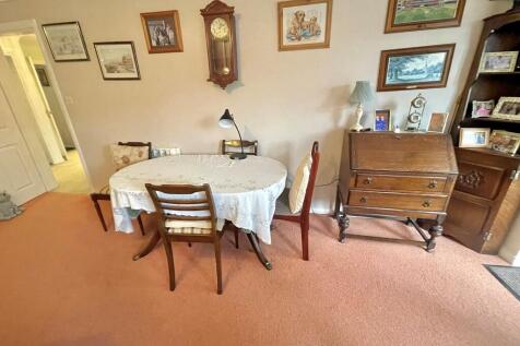 27 The Leas Loung...