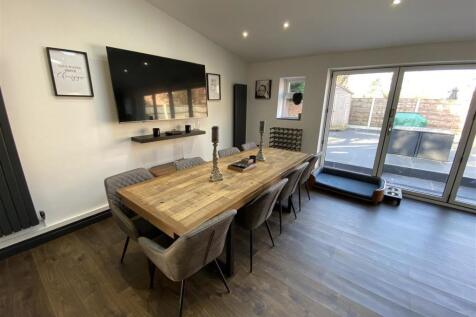 Lounge / dining / kitchen