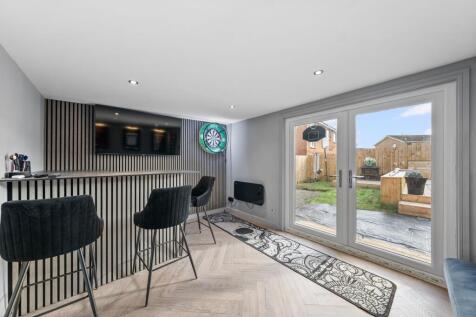 3 bed, 1 bath Detached in Glasgow - Photo 4