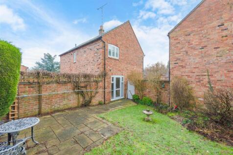 8 Hayes Farm Court, Ticknall