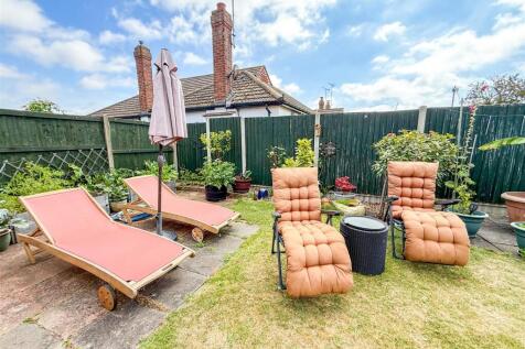 ALTERNATE VIEW OF GARDEN 2