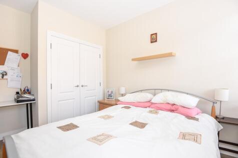 Bedroom .