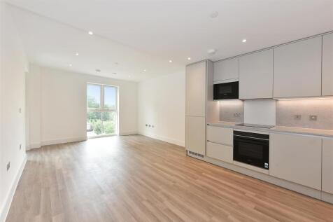 Brand New apartment in secure development. Available furnished/part furnished/unfurnished. Private Balcony. 24 hr Concierge Service. Access to residential gym and communal work space. Close to Colinda