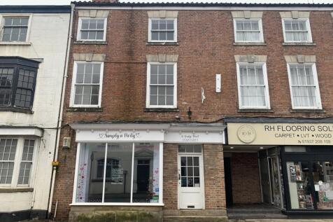 Retail Property (high street) to rent in scarthingwell