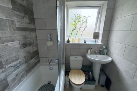 2 bed, 1 bath Semi-Detached in Sheffield - Photo 11