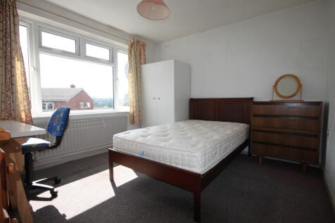 LARGE FRONT BEDROOM