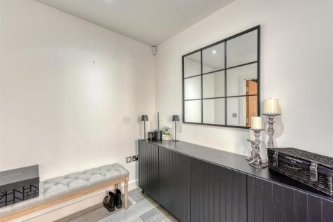 5a Ormes Lane-May25-boot room.jpg