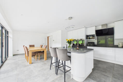 CAM01984G0-PR0530-STILL003