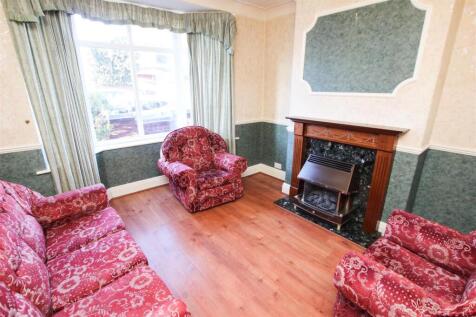 FRONT FACING RECEPTION ROOM