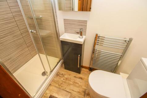 EN SUITE SHOWER ROOM/W.C.
