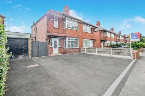 Detached Garage / Parking: