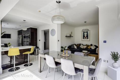 14 Breakfast-kitchen-family room.jpg
