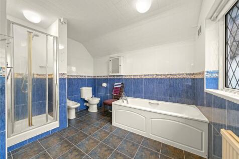 En Suite Bath/Shower