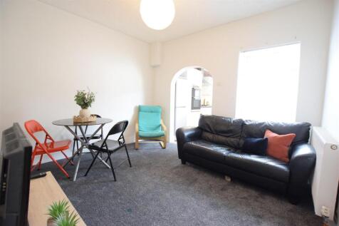 3 Bedroom Terraced in LN5 7UY