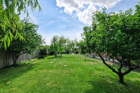 Stunning 150ft garden