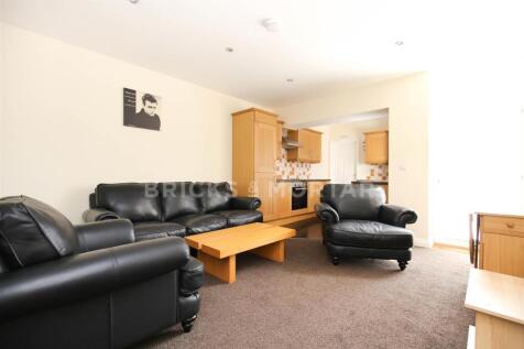 3 Bedroom Flat in NE2 3HT