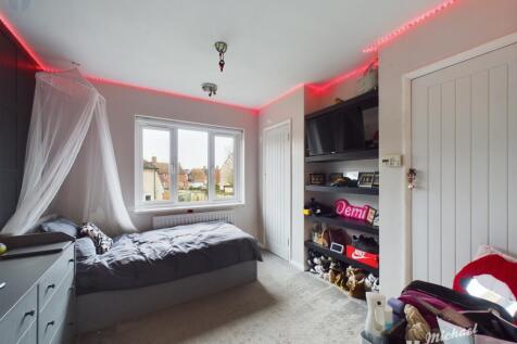 CAM03218G0-PR0535-STILL010