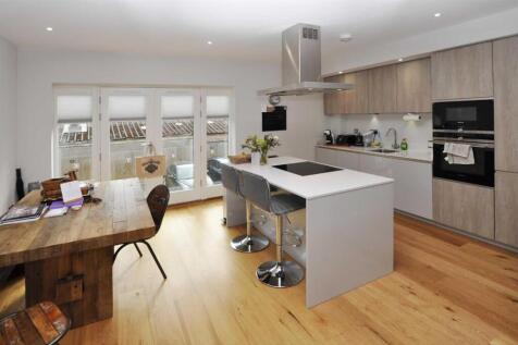 Kitchen dining.jpg