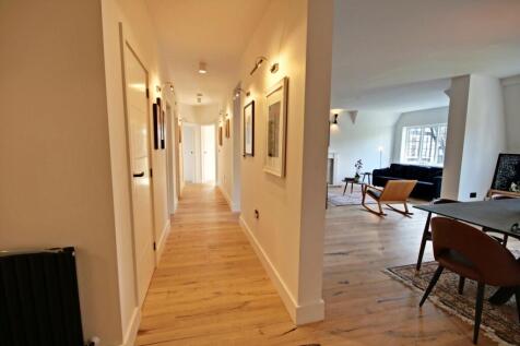 48 Wildcroft Manor - Hallway-reception