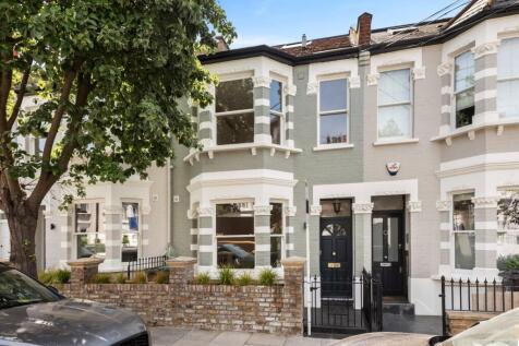 A stunning newly refurbished five bedroom house in a sought after location in Parsons Green.