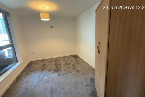 COMING TO THE MARKET - UNFURNISHED ONE BEDROOM APARTMENT IN THE DESIRABLE TEMPUT TOWER COMPLED WITH TERRACE AREA ENQUIRE TODAY FOR FIRST CHANCE TO VIEW